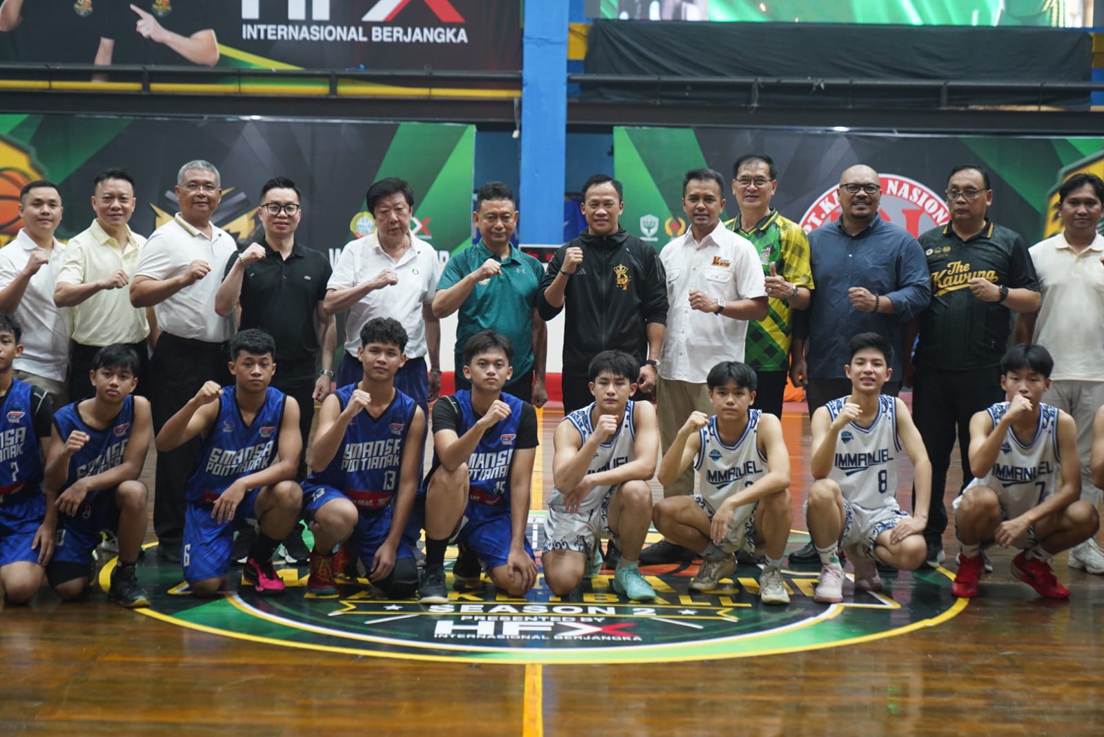 Wali Kota Pontianak Edi Rusdi Kamtono saat membuka Kejuaraan Bola Basket Wali Kota Cup II di GOR Perbasi Pontianak, Minggu (4/10/2026) malam.